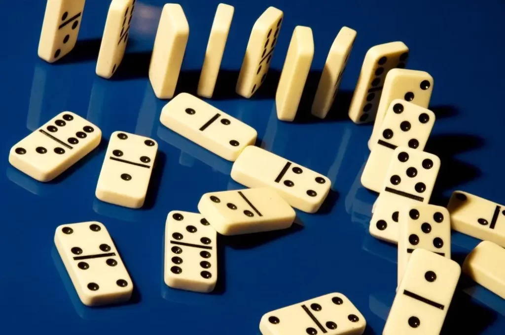 Introduction to the game Domino